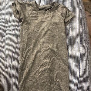 Heather gray swiftly tech tee